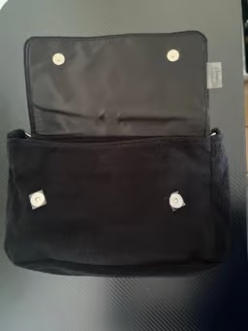 NWT Chanel 💕 Precision Chic Black White Shoulder Crossbody Makeup bag - Picture 4 of 6